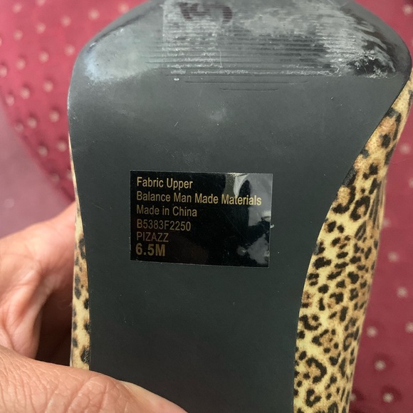 Carlos by Carlos Santana Women's Pizazz - Leopard Heeled Bootie - 6.5 M - Picture 8 of 8